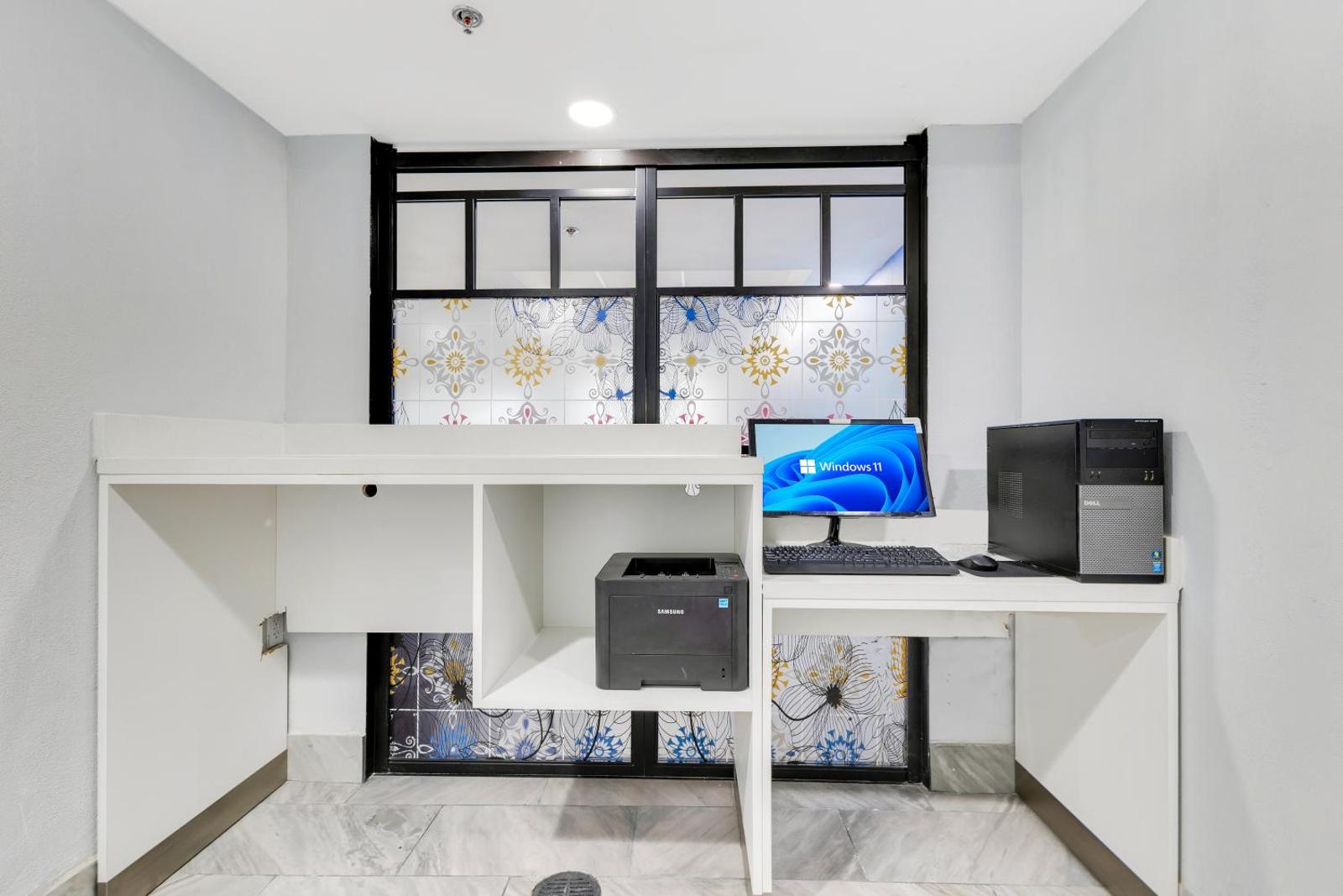 La Quinta by Wyndham Jacksonville Mandarin Main image 1